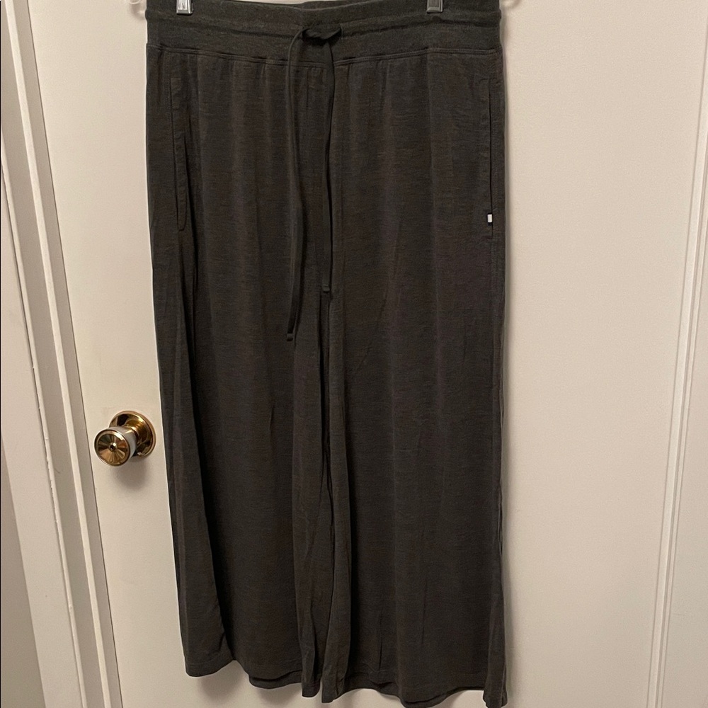 Kit and Ace Women's Wide Leg Capris in Charcoal